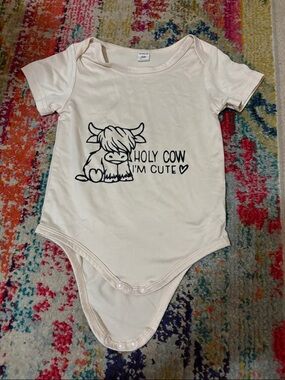 SHEIN Cream Short-Sleeve Baby One-Piece with Cow Graphic